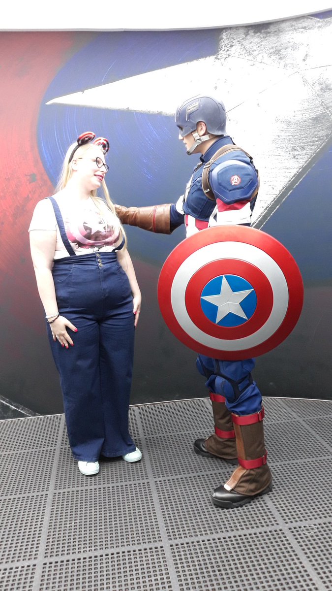 KateOCosplay's tweet photo. Guess who's #CaptainAmerica biggest fan! #StudioHero absolutely adored meeting this guy 💖 https://t.co/iMHxVF1MQt