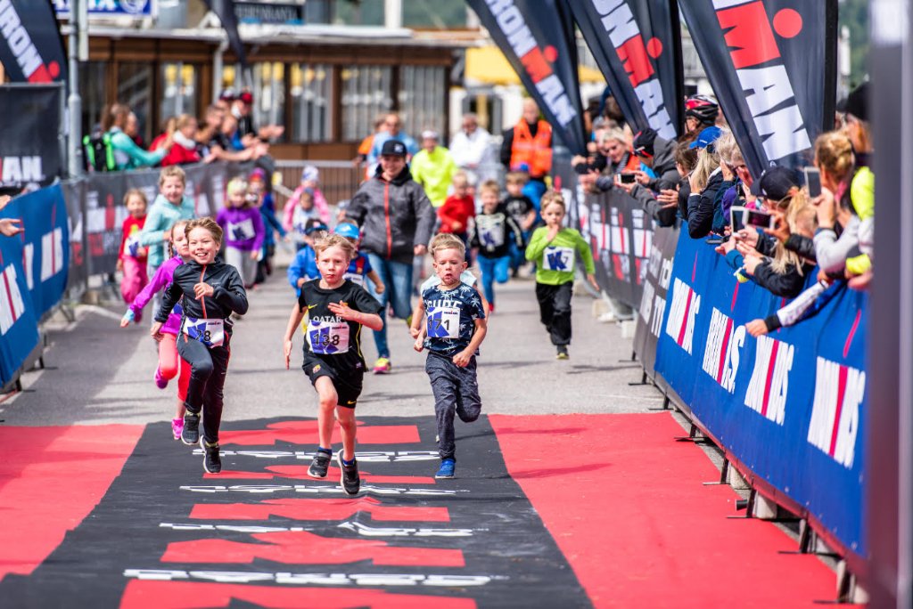 Sain kunniatehtävän!

Ironkids -juoksutapahtuma on maksuton, hyvän mielen tapahtuma <a href="/ironmanfinland/">IRONMAN Finland</a> -tapahtuman yhteydessä 4-14 vuotiaille.

Hiphop-tanssin suomenmestarin ominaisuudessa viritän osallistujien ja yleisön huipputunnelmaan ennen starttia:
m.eu.ironman.com/triathlon/even…