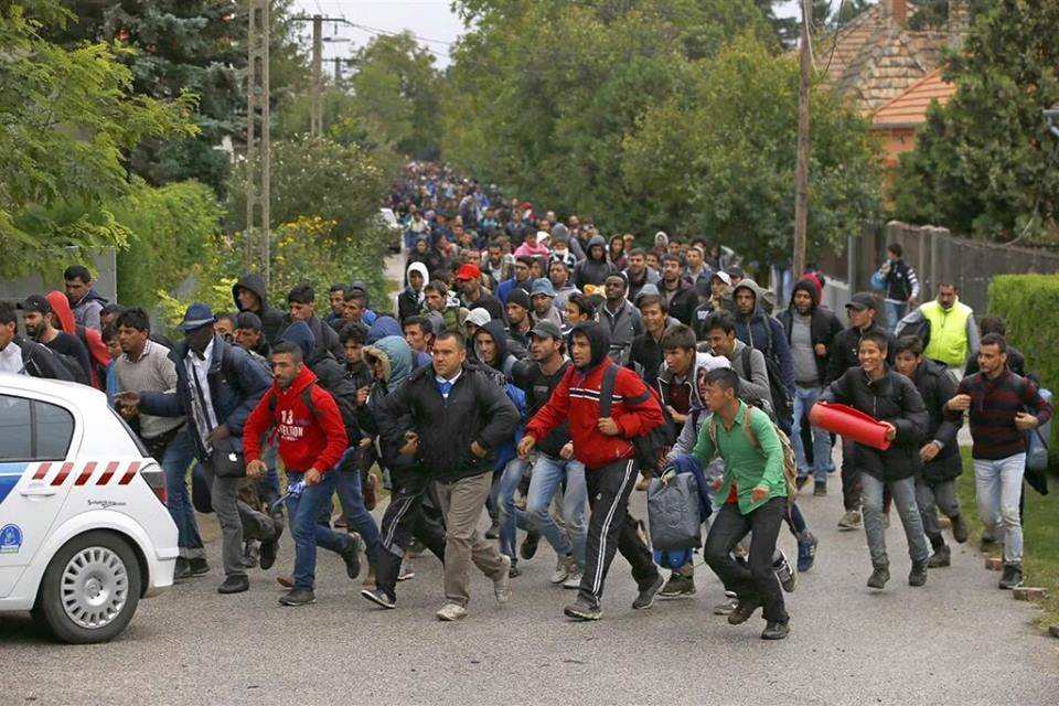 Беженцы штурмуют евросоюз фото. Migration run. Migration run. Migration run. Migration run.