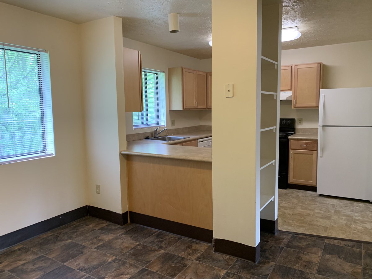 Parkstead_Tom's tweet photo. This is a must see move in ready 4 bedroom 2 bathroom garden style apartment with a detached garage and storage room! Call us today 315-785-9930! #GabrielCourt #MustSee #4bed2bath https://t.co/Acuw4Xi3dI