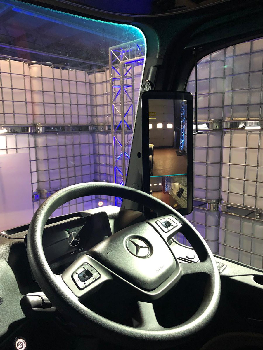 Motustruck_van's tweet image. Members of staff visited #MercedesBenzTrucks HQ today to learn a little bit more about the 5th generation of the Actros 🚚 Check out these awesome pictures of the truck and the world’s first MirrorCam! #DriverPerspective 😍
more on MirrorCam: bit.ly/2Ro28Sr