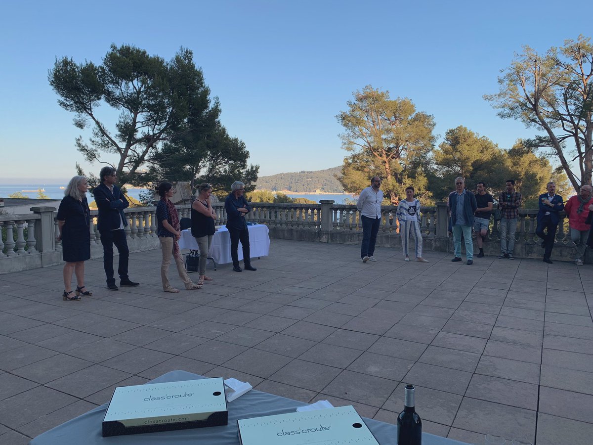 Ce soir c’est #CarnetsDePorts, des rencontres entre artistes et lieux avec <a href="/LPortDCreateurs/">Lpdc</a> et <a href="/TVT_Innovation/">TVT Innovation</a> dans la splendide Villa Tamaris !