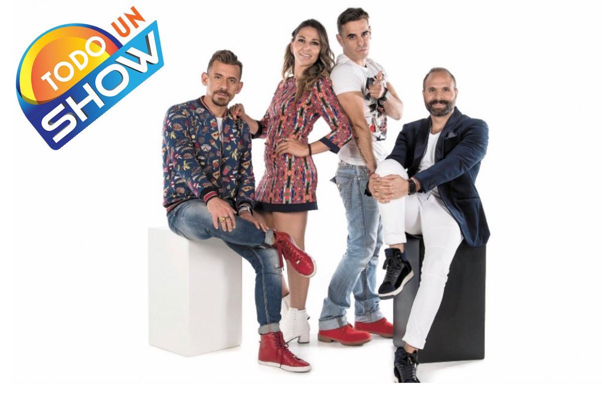 FabuFansMty's tweet photo. Ya listos disfrutando de @TodoUnShowMX para noventear ❤️💃🏾🕺🏿 con nuestros @Fab90s @lolore_alexa @LuigiBalestra @roypizarro @Rene_Ortiz ..Saludos desde Monterrey https://t.co/4WYPgBrw4p