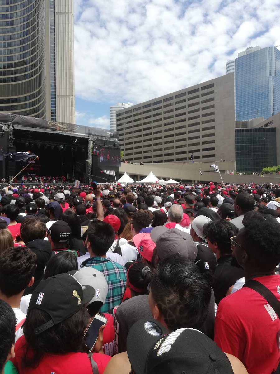 MarwanKas's tweet photo. Suffocating, but gotta take it for the city #WeTheNorth https://t.co/SL9Faqc25o
