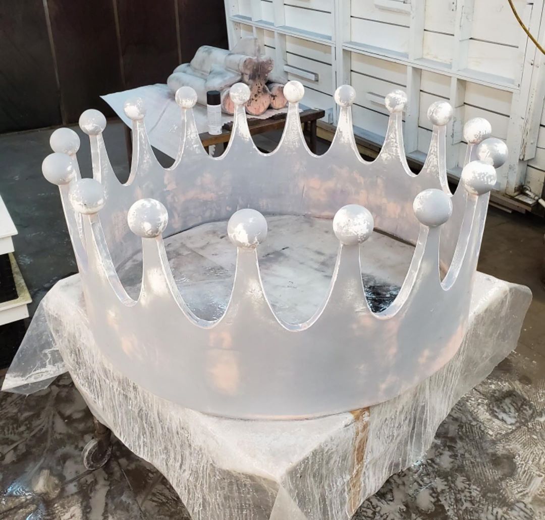 gCreate3D's tweet photo. A chrome crown fit for a king with a ginormous head. Renee for scale. This #gMaxSize crown was designed by the team at #Fully3D, printed on their gMax 1.5 XT+, and finished in-house! We are so happy they are sharing their work so that we can help spread the news of their talent. https://t.co/3mAzyOz5P8