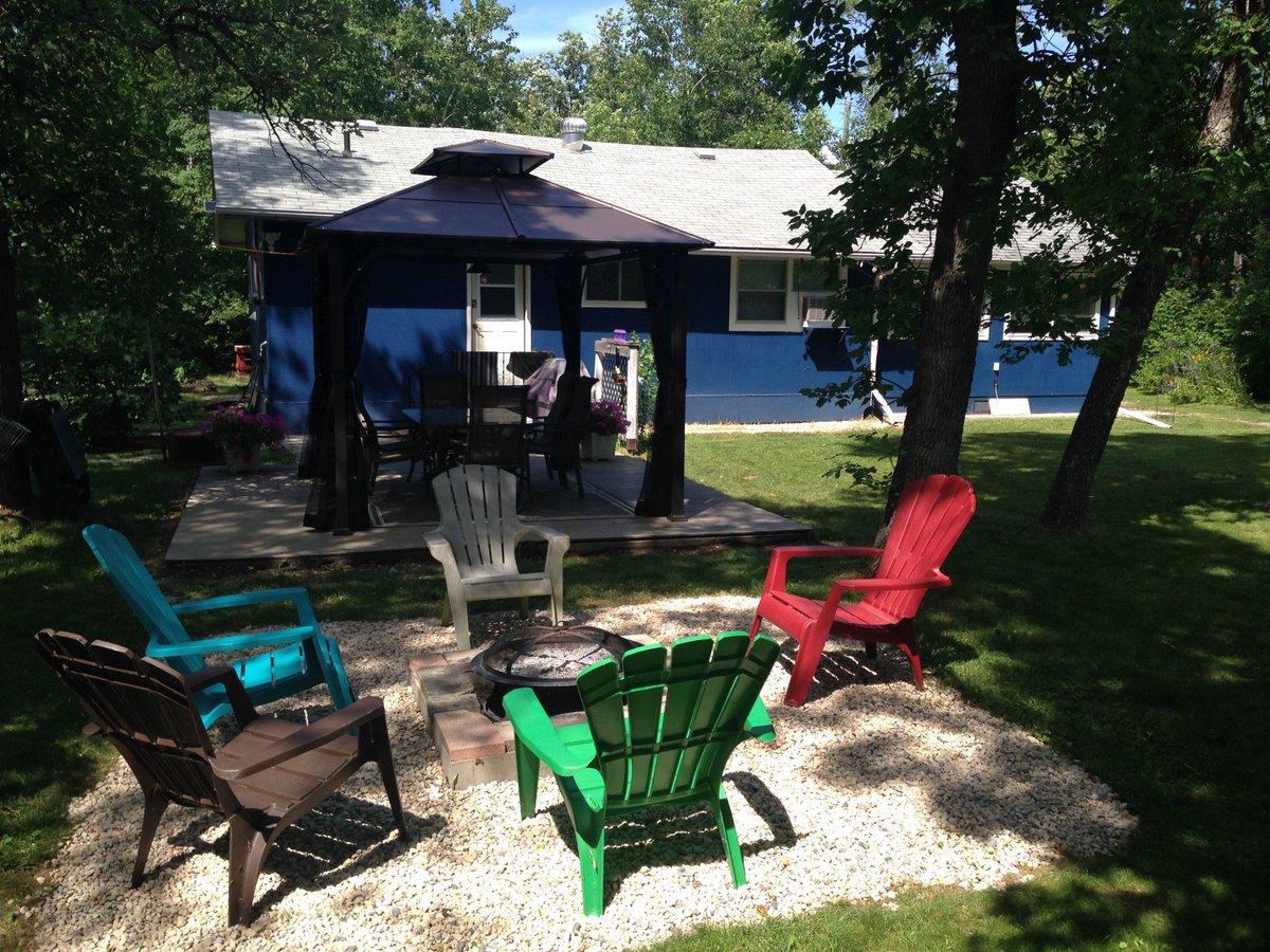 RunOnInn's tweet image. #Booked your #Vacation for #August2019  - Needing a place to kick back .. #RunOnInn has a opening for Vacation - tinyurl.com/y44rysqf - Run On Inn Cottage has 3 bedrooms, Sleeps 6 comfortably, Large Living area with BBQ and Gazebo to enjoy the #outside  - Contact us today