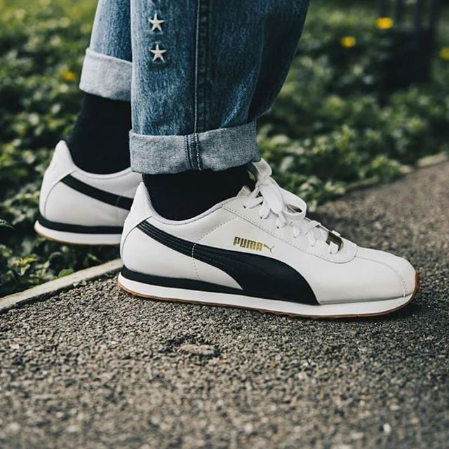Bodhicouture's tweet photo. [FRESH DROP] IDR550.000 PUMA TURIN x BTS “WhiteBlack”• Premium High Quality• Available Size : 39, 40, 41, 42, 43, 44, 45•

Click link on profile for Order ! 
#bodhicouture #bodhikicks #bodhico #bodhikids #sneakers  #ootdindonesia #sneakerhead #Love #… https://t.co/sGOB2JCObe https://t.co/AjK4xfxYdw