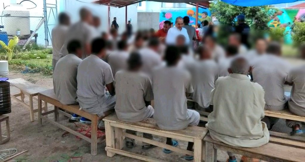SprsGobOax's tweet photo. #CREPPSI en coordinación con grupos de apoyo religiosos realizaron un desayuno con motivo del #DiadelPadre2019, así como encuentros deportivos, fomentando la sana convivencia entre las Personas Privadas de Libertad y sus familias. https://t.co/7eqafG9C3L