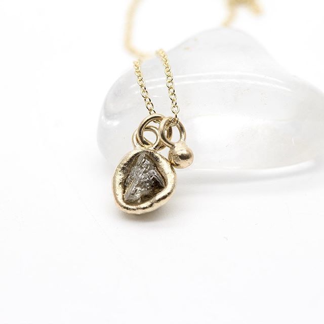 tamarajewellery's tweet photo. On its way to Poland, 1ct rough diamond necklace in yellow gold
.
.
.
.
.
#tamaragomezjewellery 
#rawluxury 
#spiritinspired
#roughdiamonds  #londondesign #roughluxe
#artisanjewellery 
#artisanjewelry
#moderngoldsmith 
#cockpitarts 
#studiolife 
#lovegold https://t.co/4FoMOLqspc https://t.co/KLUSK2lMAz