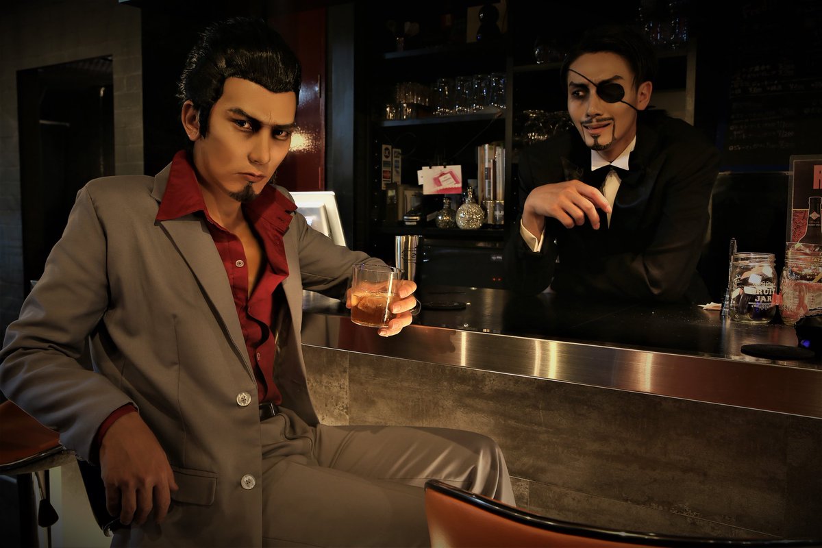 桐生カピヲ コスプレ 龍が如く 極 どこでも真島 バーテンダー吾朗編 真 いらっしゃいませ何にしますか 桐 あぁ 何 帰る 真島 のんちゃん Nonchi Cos 桐生 カピヲ 撮影 恭介さん Kyousuke1992 ロケ地協力 Bar Guild様 T Co