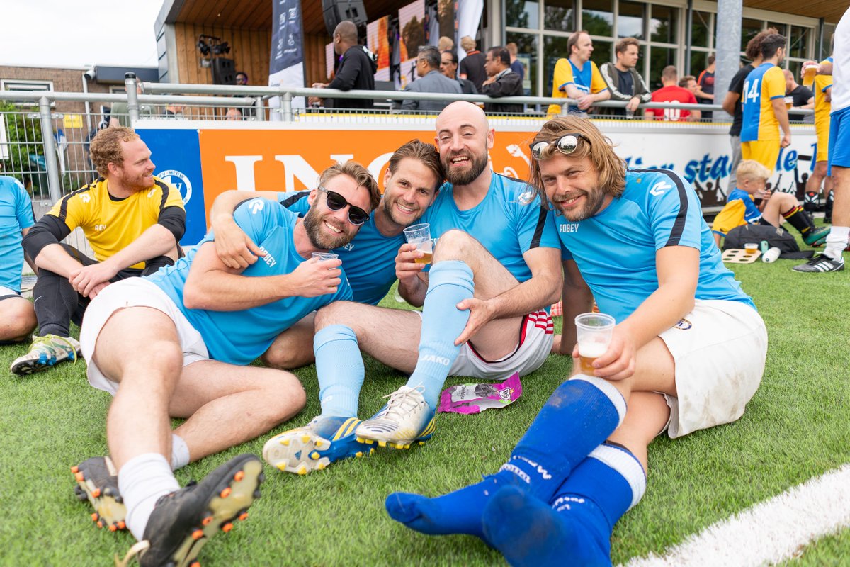 De teamfoto's en algemene foto's staan nu online op onze facebook: facebook.com/adfocup/