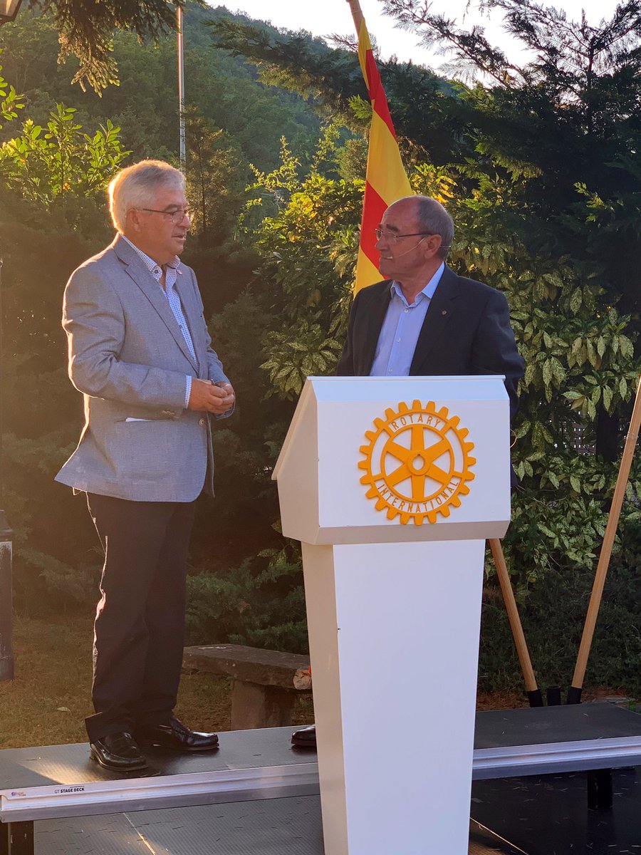 Avui és un dia important pel nostre club, doncs amb l’acte protocolari d’entrega del nou vehicle tot terreny a la <a href="/CreuRojaRipoll/">Creu Roja Ripoll</a> tanquem un projecte ilusionant que ens ha portat una vegada més, a meravellar-nos amb la solidaritat que impera en la nostra comarca.#perlespersones