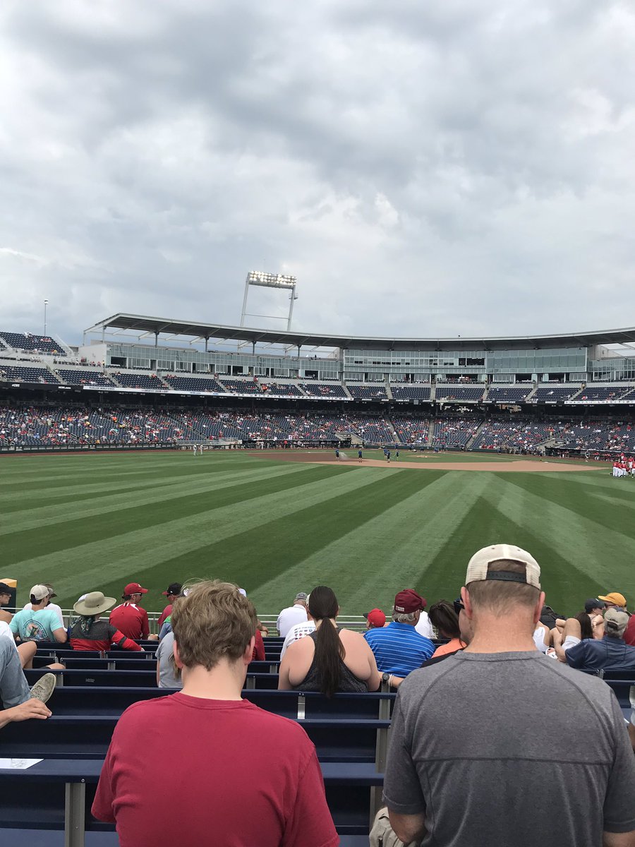 shawndbteach's tweet photo. CWS... Go Hogs!! #Omahogs https://t.co/0x6TSpWxJV