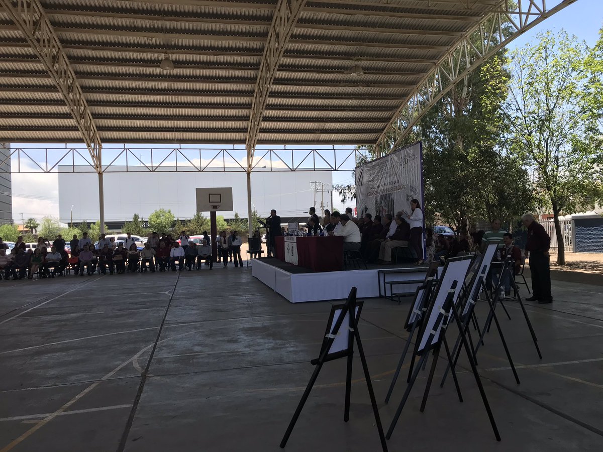 _RobledoJM's tweet photo. #EST40 en la inauguración de la Demostración Estatal Académica, Tecnológica y Cultural de Escuelas Secundarias Técnicas #EtapaEstatal sede: #EST1 #Durango https://t.co/Tk3oGYx8Ff