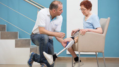 ottobockuk's tweet photo. The Prosedo knee is able to be fitted to transfemoral, knee disarticulation and hip disarticulation patients. Prosedo’s high maximum weight level of 125kg, small and lightweight design make it suitable for many amputees #LowMobility https://t.co/CTjVXr5Yo8 https://t.co/wkDTHyEWy3