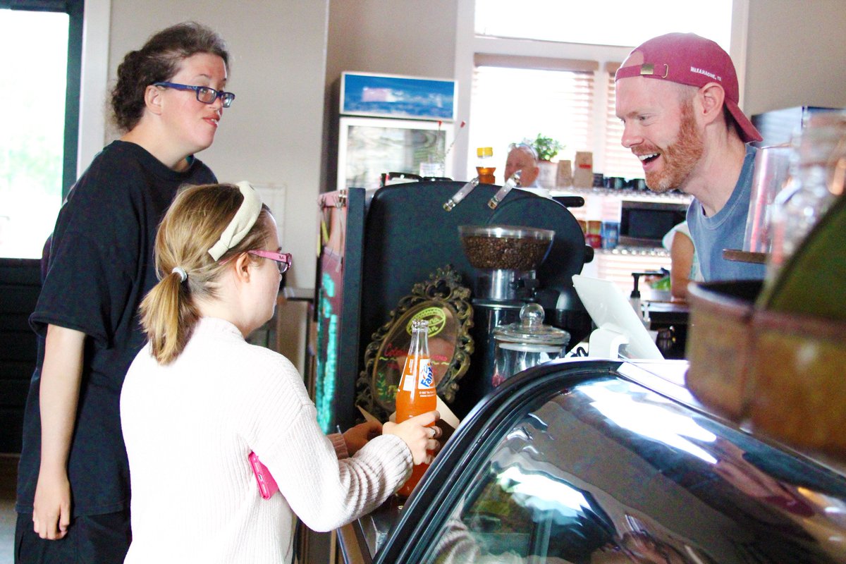 Ashley Ford tweet media