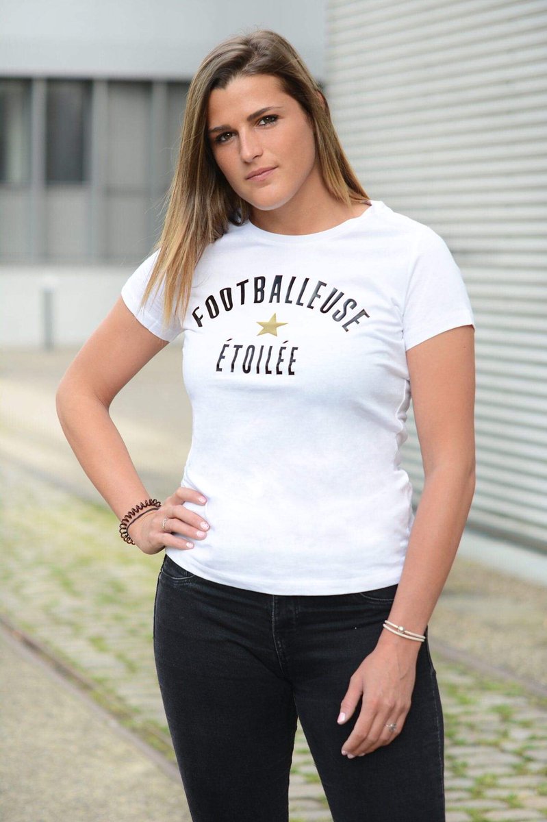 Elles vont la chercher cette etoile ⭐️
Soutenez les #Bleues avec la collection <a href="/dbcontactoff/">DoubleContactOff</a> 🇫🇷 
Modèle #FootballeuseEtoilee dispo ici : doublecontact.fr/product-page/f…

#FRANIG #AllezLesBleues #FieresDetreBleues #FiersdEtreBleues #FIFAWomensWorldCup #FIFAWWC #France #Nigeria #Football