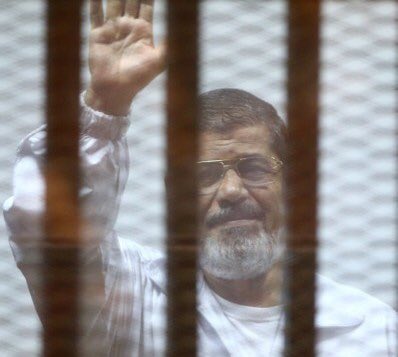 waiel65's tweet photo. تركنا في أكاذيبنا العميقة وذهب يتخابر مع الله..شهيدنا الحي https://t.co/vI0joR75L4