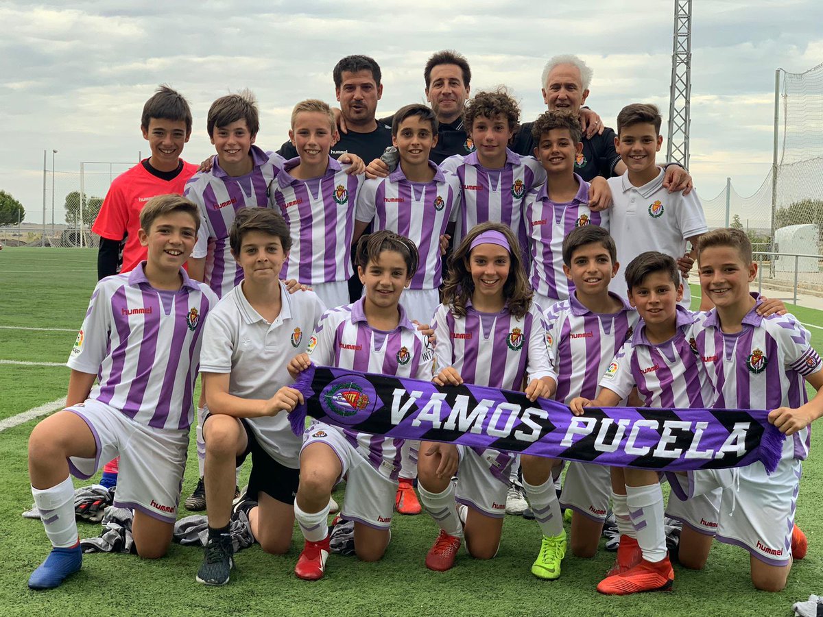 ⚽️💜 El Alevín A se ha proclamado campeón de Castilla y León tras vencer a la Gimnástica Segoviana (4-6) en la penúltima fecha de la liguilla que vienen disputando todos los campeones provinciales. ¡Enhorabuena chavales!

#pucela #CanteraRV