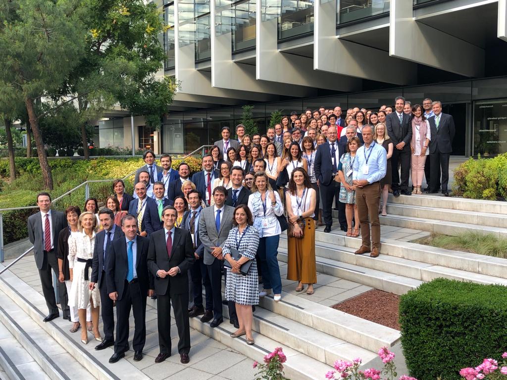 AGonzaloAizpiri's tweet photo. Area Leaders of the Corporation, our Chief Executive Officer and members of the @Repsol Executive Committee participating in the LEADING THE CHANGE meeting. Sharing points of view to add value. #WeAreRepsol #RepsolTalent https://t.co/gdgiLOP6AX