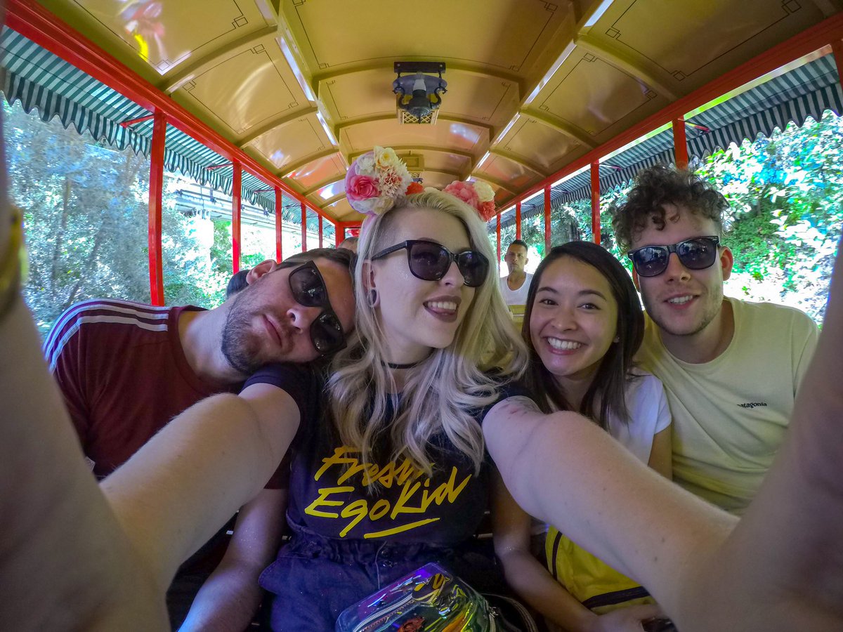 lailings's tweet photo. That’s all folks! 🥨🚂🐭 See you later #E32019 #Disneyland https://t.co/A2tw2xFhvs