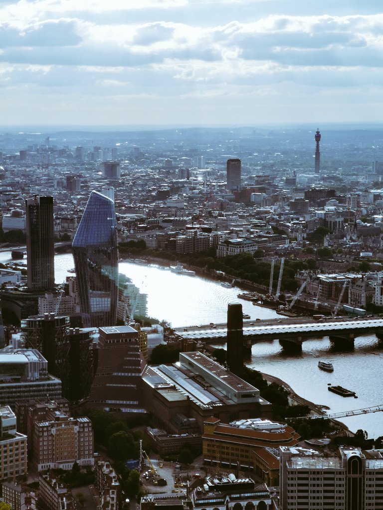 010Julian's tweet photo. #ViewFromTheShard https://t.co/6YxZXhZMN0