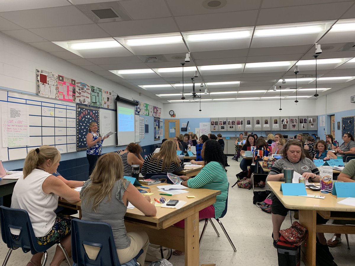 hattenenglish's tweet photo. The excellent @KathleenMuir3 facilitates conversation about advancing students’ language and literacy. #ELAWorldClassLearning https://t.co/WIcc6MvusH