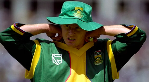 Sport24news's tweet photo. Proteas: 20-year anniversary of THAT heartbreaking run out | @LloydBurnard #CWC19 https://t.co/6zWtvnGdNq https://t.co/IFX8t3vE9v