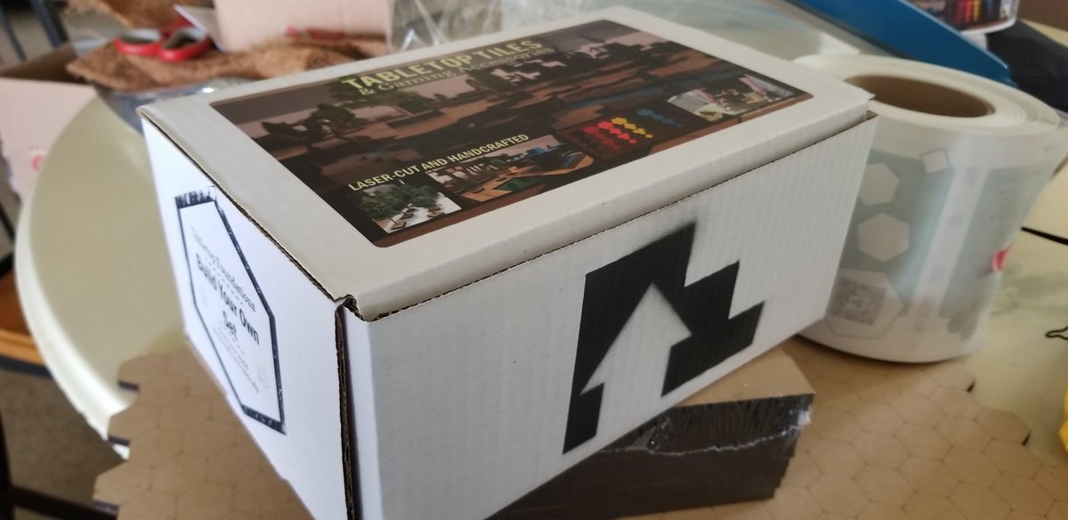 We finally got our box labels and I'm very happy with our #packaging! 

#ttrpg #terraintiles #dnd5e #DungeonsAndDragons #dungeonmaster #pathfinderrpg #diy #handcrafted #tabletopgames
