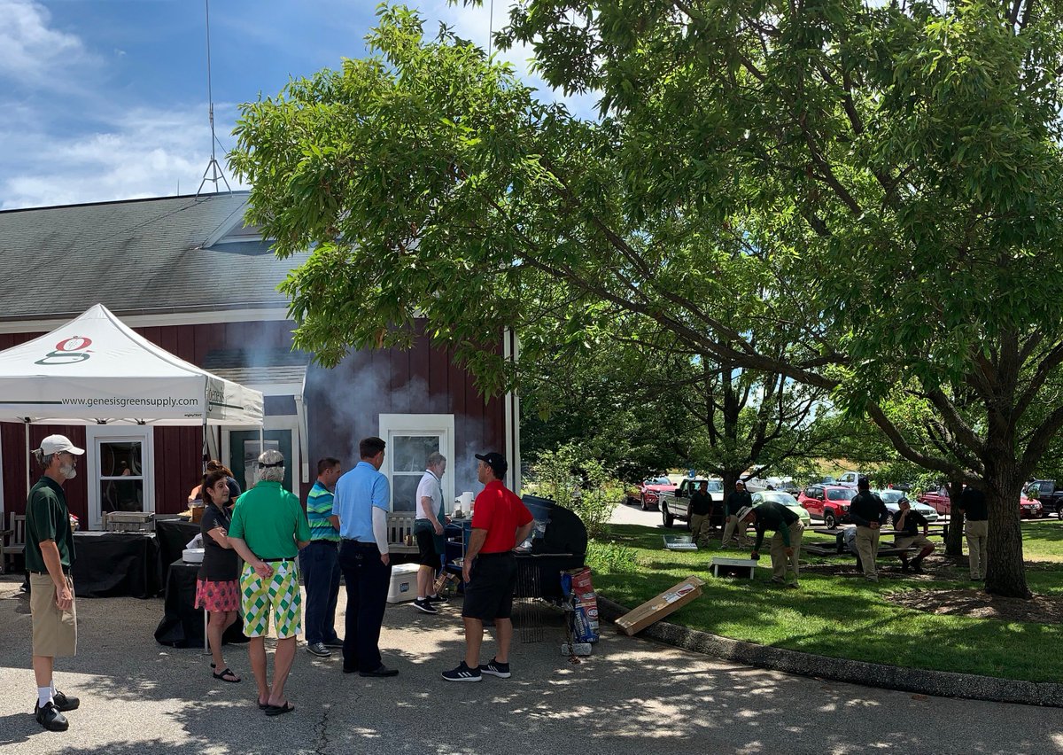 CecilBDeGrill's tweet photo. What a perfect day for a cookout at BCC! 🌞 Thank you @samcamuso and @SyngentaTurf for your continued support. 👍 #BCC #Syngenta #AskAGenesisRep https://t.co/ORWERqHrcI