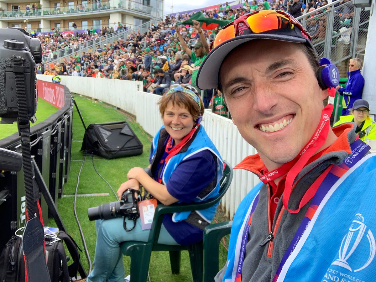 CraigStoneUK's tweet photo. A brilliant last game chilled on the sidelines with @aislingcmagill. 

I'm a fan of #Bangladesh! I've been converted! ☺️😁🇧🇩🏏✨

#CWC19Taunton #CWC19 https://t.co/nvktgVU8AX