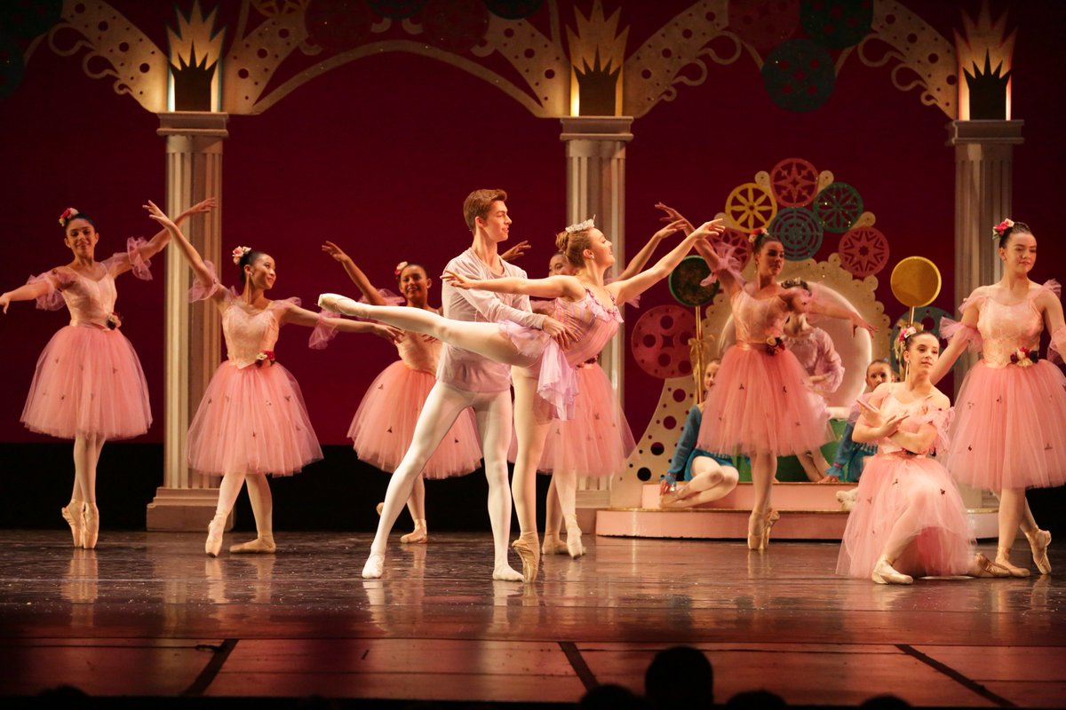 NJDTE1's tweet photo. 2018 Nutcracker at Montclair State University | Photos by Ernesto Linnemann #waltz #nutcracker #njdte #dance #dancenj #holiday https://t.co/CeVcRD9WPn