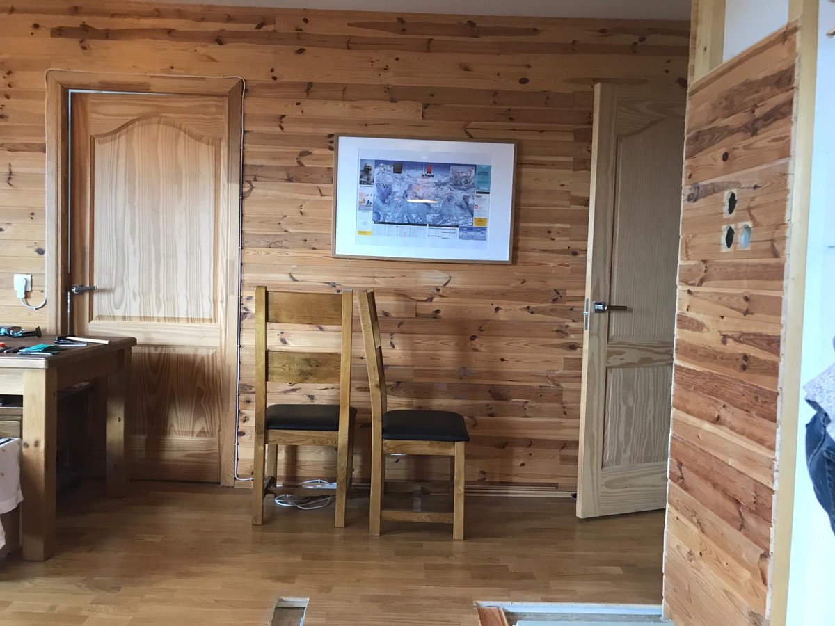 CreteCoteSki's tweet photo. The change is almost complete! The wall in the kitchen/dinning area has been removed &amp; its opened up the space perfectly! An even more sociable area now!
.
.
#LaCabine #LaCabineSki #CreteCote #LaPlagne #Plagne1800 #MountainChalet #FrenchAlps #SkiChalet #SummerChalet https://t.co/CTw0drppj0