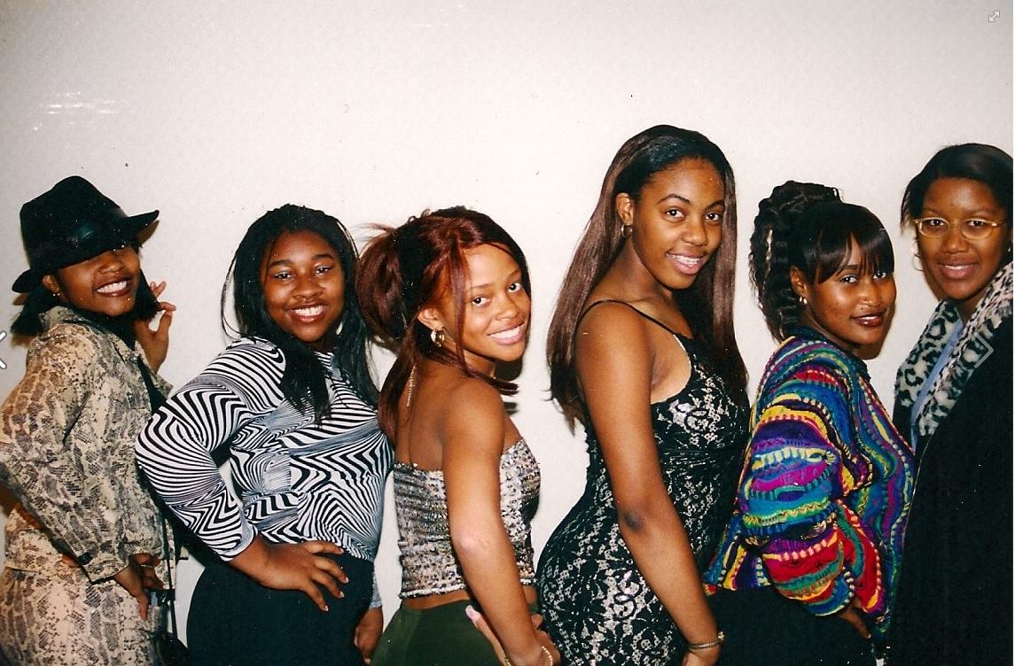 SheKnowsSports's tweet photo. 11th grade Terrika in 2001 with the JR. Class VP and Treasurer, and a few of my senior teammates at the Senior Class Luncheon (I had to be there as Junior Class President LOL) ...yes I had braces... SHUT UP ABOUT IT!! LOL #PershingHighSchool #Detroit #Throwback https://t.co/G4qAIp9myZ