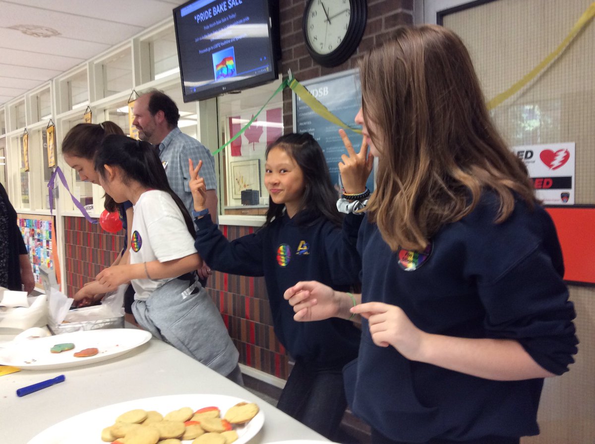 MrMBrett's tweet image. Here are some scenes from our Pride Bake Sale at @ASPS_HWDSB put on by our socialjusticeleague.ca. Tons of fun and all sold out! Proceeds going to @speqtrumYHM. @HWDSB
