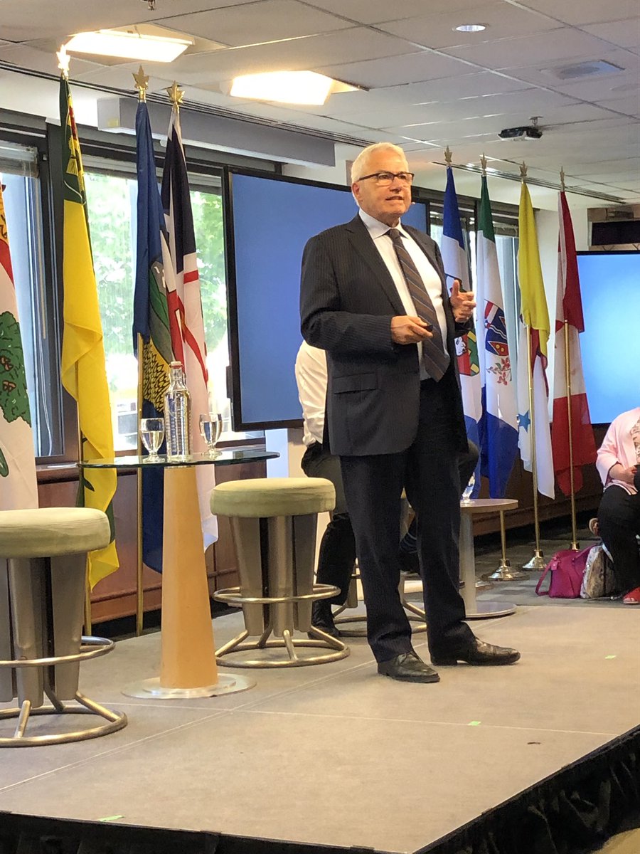 KarimA_GC's tweet photo. Content d’avoir pu assister au lancement du #MMLO du commissaire Théberge cet après-midi à l’@Ecole_GC @Nos_langues @SPAC_PSPC #Bureaudelatraduction #dualitélinguistique #languesofficielles https://t.co/WKeFykDLiR