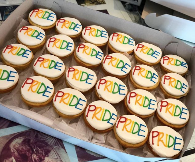 🌈Cupcakes for the Pride Parade.

#yasss #pride is here #pride🌈 #prideparade #weho #westhollywood #customcupcakes #cupcakes #gay #love #equality #hollywood #colorfulcakes #colorfulcupcakes #rainbowcakes  #cakeandart