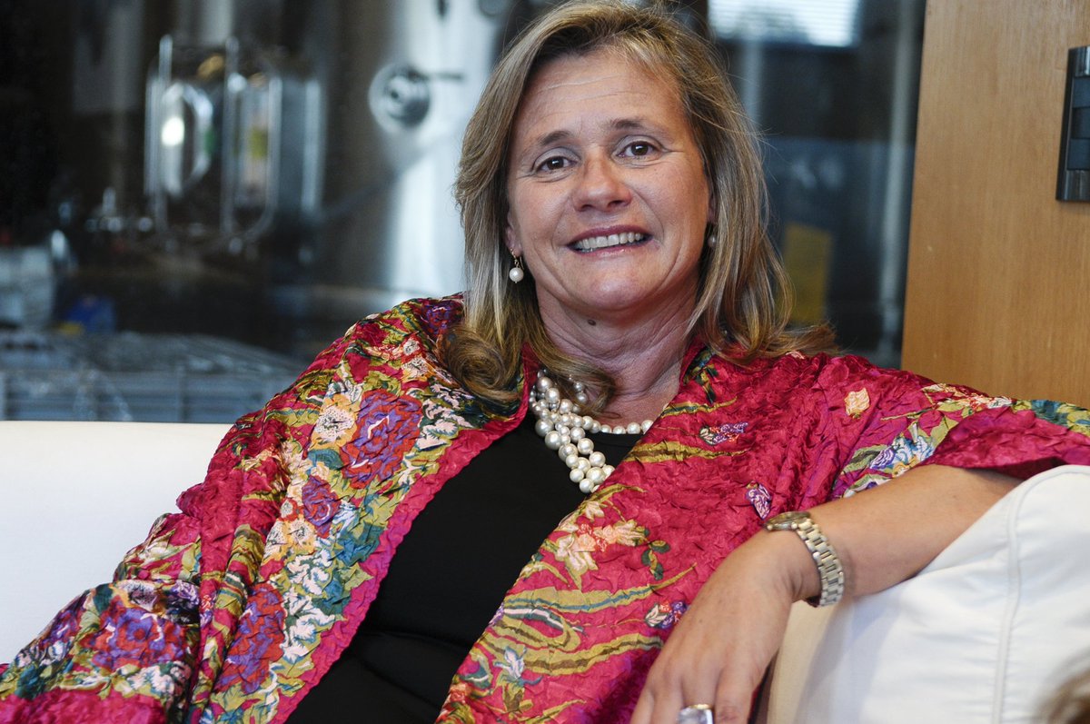 🍇#Entrevista: Patricia Ortiz, la mujer que hace historia al frente de <a href="/BodegasAR/">Bodegas de Argentina</a> 
bit.ly/2MSTMUr
Médica y psicóloga de profesión, se volcó al mundo del vino hace 16 años y hoy es la primera mujer en presidir la emblemática cámara bodeguera.
via <a href="/mdzol/">MDZ Online</a>