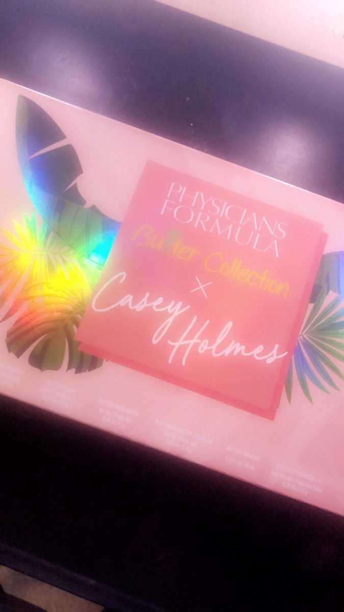 Webby_53's tweet photo. Yasss @PFCosmetics @itsbl0ndie this is giving me all the creative juices I need for this summer! #GlowToTheMakeupgods https://t.co/h7OC4LYl5I