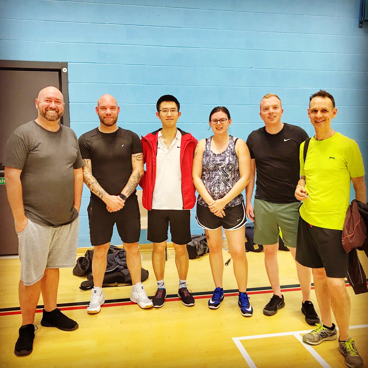This evenings group of players with #TheBadMittens, #Leeds LGBT+ Inclusive #badminton group - sessions every Monday & Wednesday evening.

Register & book: meetu.ps/c/2Ls2Y/1Z0j3/a 🏸

#ActiveLeeds #LGBTActive #LGBT #InclusiveLeeds #LGBTLeeds #GayLeeds #QueerLeeds #LGBTSport