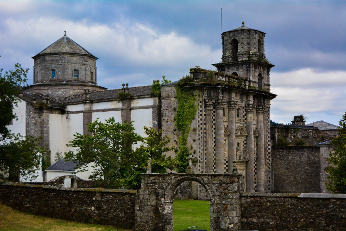 jose_mgc's tweet photo. Ayer me tocó visitar uno de esos sitios tan tan tan #barroco y por desgracia tan poco conocido como es el monasterio de Monfero. https://t.co/deVfBmXTbH