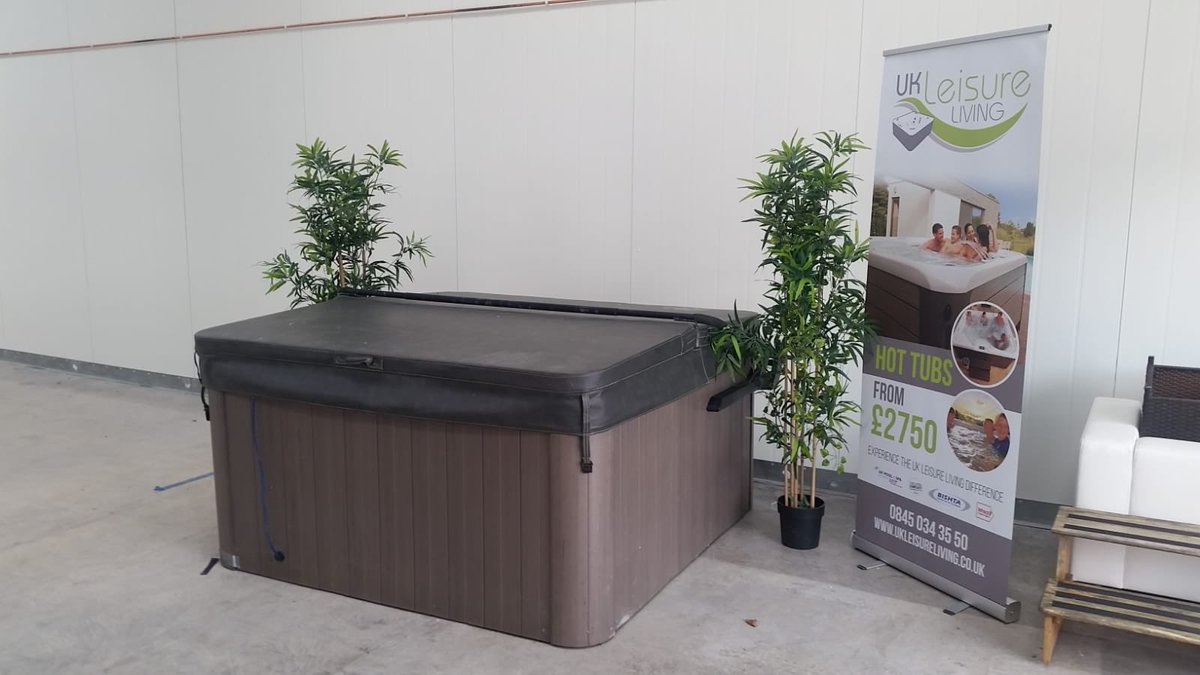 Pre L♥️ ved 4/5 Person Hot Tub 

2 Yr Old USA Acrylic Hot Tub

Only £3495 ! 

1.8m x 1.8m x 89cm 

✅ Luxury Jets
✅ Cover Lifter
✅ Steps
✅ LED Mood Light
✅ Chemical Starter Kit
✅ Standard Delivery 
✅ Setup and Installation 
✅ 6 months Warranty 

Finance NOT Available