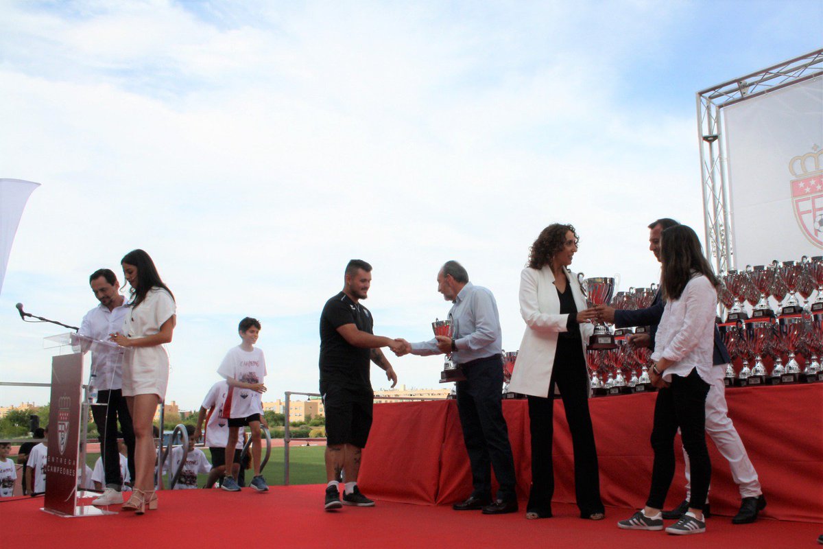ClavLop's tweet photo. Gran experiencia la vivida ayer que premia la GRAN temporada realizada por el equipo, aquí termina una temporada inolvidable para mi. La temporada que viene volveremos con nuevos retos y las mismas ganas. 
#VamosParque #RFFM https://t.co/BrBXUn1NSh