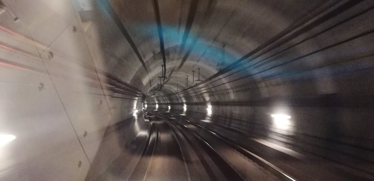 pedrollobet's tweet photo. Linea #L9S @TMB_Barcelona #bcn camino al trabajo #amazon https://t.co/oywIJWDu4a