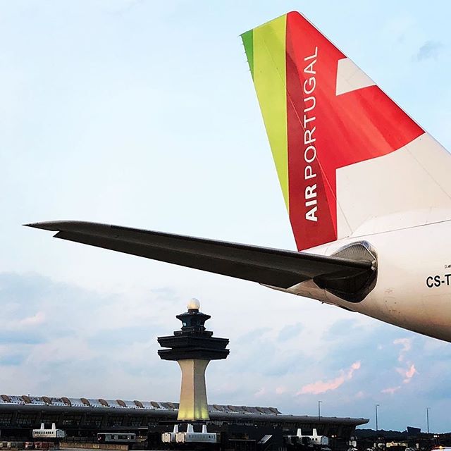 jetiquette's tweet image. tapairportugal just inaugurated nonstops from dulles_airport to lisbon with easy connections onward. They’ve also added other US gateways including flyohare and flysfo #portugal #flying #airline