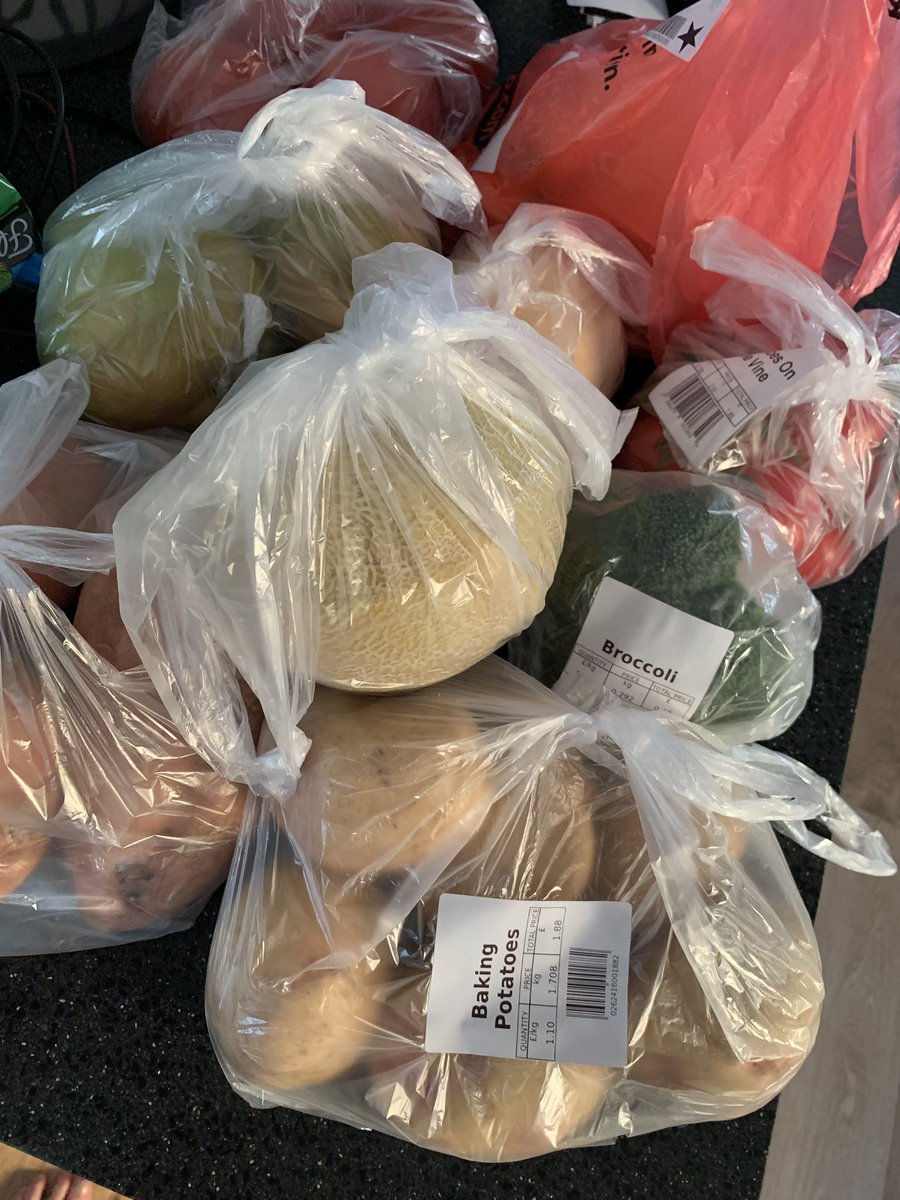 howell_annabel's tweet photo. @Tesco - really? I order home delivery without bags to save plastic ...and you do this? Including a single melon in a bag @artofactivism #noplastic #willgoelsewhere https://t.co/6o5gxt5WBd