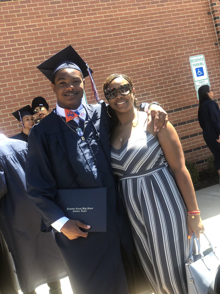 MzGolden_Smile's tweet photo. ππ₯°ππ I still canβt believe it, two boys out of high school back to back! YESππΎππΎ Me & my #2k19Graduate https://t.co/UTKLSIaH88
