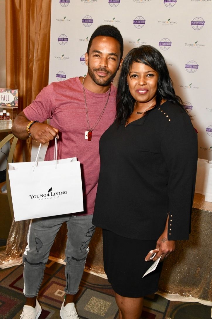 PANDLMEDIATV's tweet photo. Thanks to our friends at @youngliving for bringing their amazing brand to our Daytime Emmys Gift Lounge. A favorite among celebs, nominees loved your gorgeous essential oil gifts, body butter, diffuser &amp; more! @Seanjuan55 @ericmartsolf @KassieDePaiva @Therocknrobn https://t.co/syTvc0VGxJ