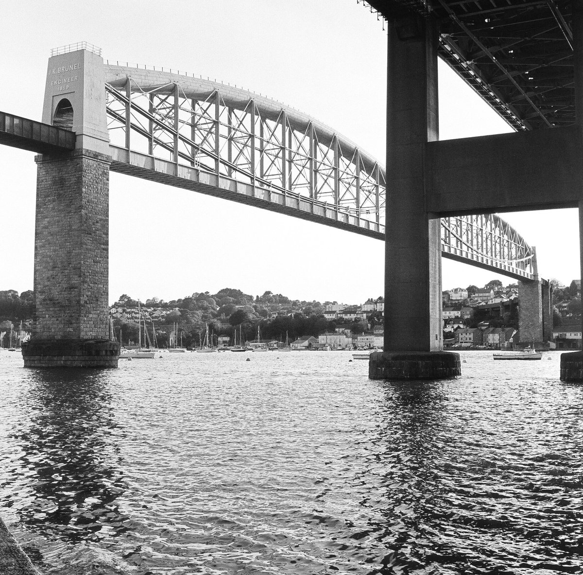 A couple of photos taken on my Yashica TLR using Kodak 400 Tri X at the <a href="/oscc_plym/">Old School Camera Club Plymouth</a> May meeting. <a href="/SoperfectImages/">Soper Photographic</a> @Grumpfck <a href="/_willjay/">William Jay</a> <a href="/RobRob82975216/">Rob Barrett ⚏🇮🇪🏴󠁧󠁢󠁷󠁬󠁳󠁿🇬🇧🐲☘️⚏</a>