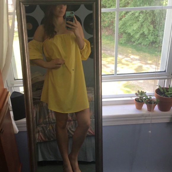 Jacrist7's tweet photo. So good I had to share! Check out all the items I'm loving on @Poshmarkapp #poshmark #fashion #style #shopmycloset #wildfable #americaneagleoutfitters: https://t.co/z8x743MBmN https://t.co/GJYFRe0AGX